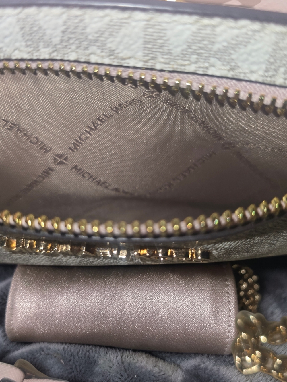 Michael Kors NWOT Pink Vanilla MK Logo Crossbody Bag Gold Chain w Certificate - Picture 7 of 9